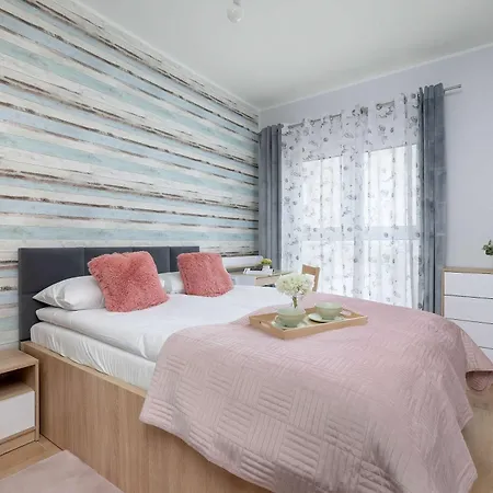 Apartman Beige And Pink In With Balcony And Desk By Renters Sosnowiec