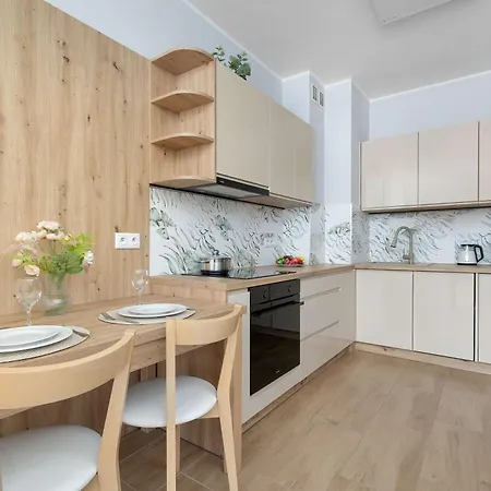 Apartman Beige And Pink In With Balcony And Desk By Renters
