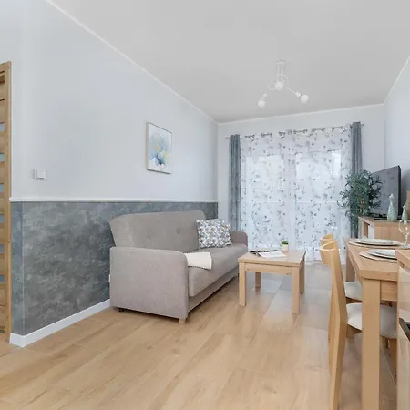 Beige And Pink In With Balcony And Desk By Renters Apartman *