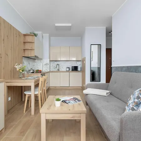 Beige And Pink In With Balcony And Desk By Renters Apartman Sosnowiec